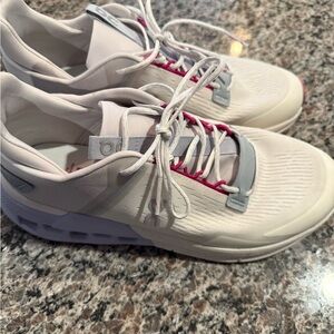On Running Women's White and Pink Athletic Shoes women’s 9.5